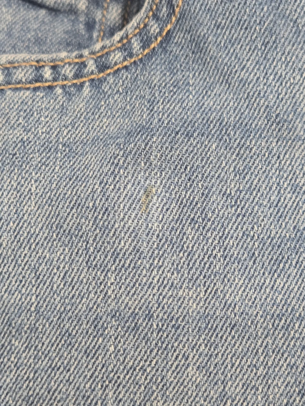 American Eagle Mom Jeans Size 6 Light Wash High Rise Raw Hem